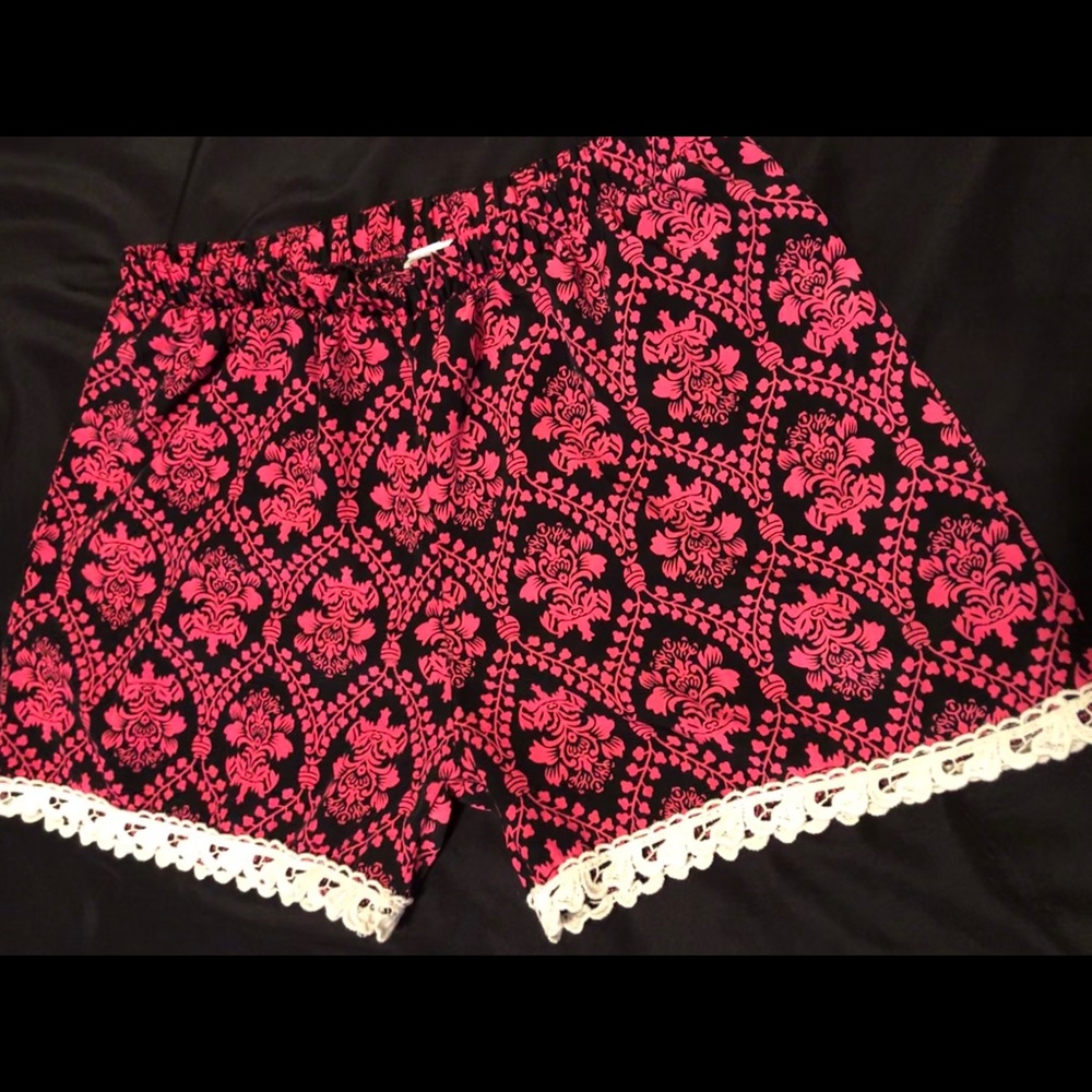 Printed shorts with lace
